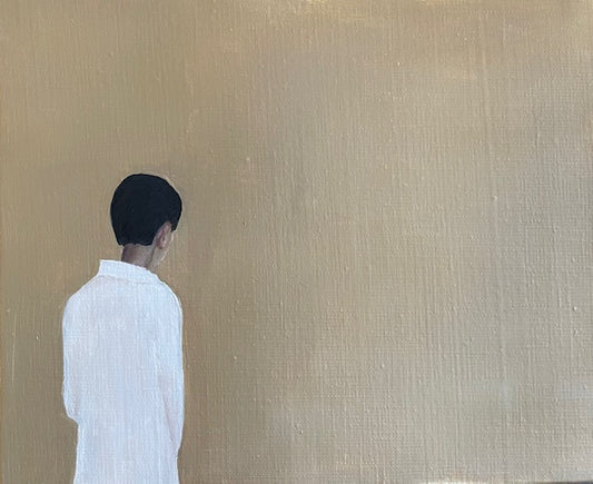 Femme sur fond beige